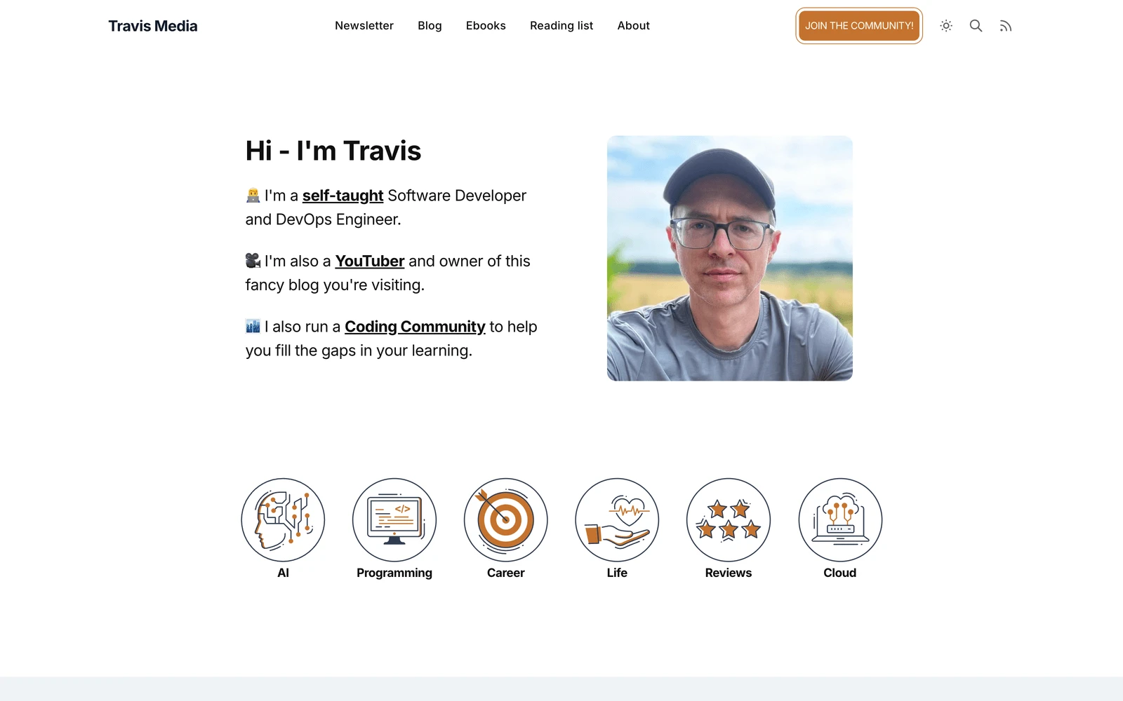 Top screenshot of Travis.Media