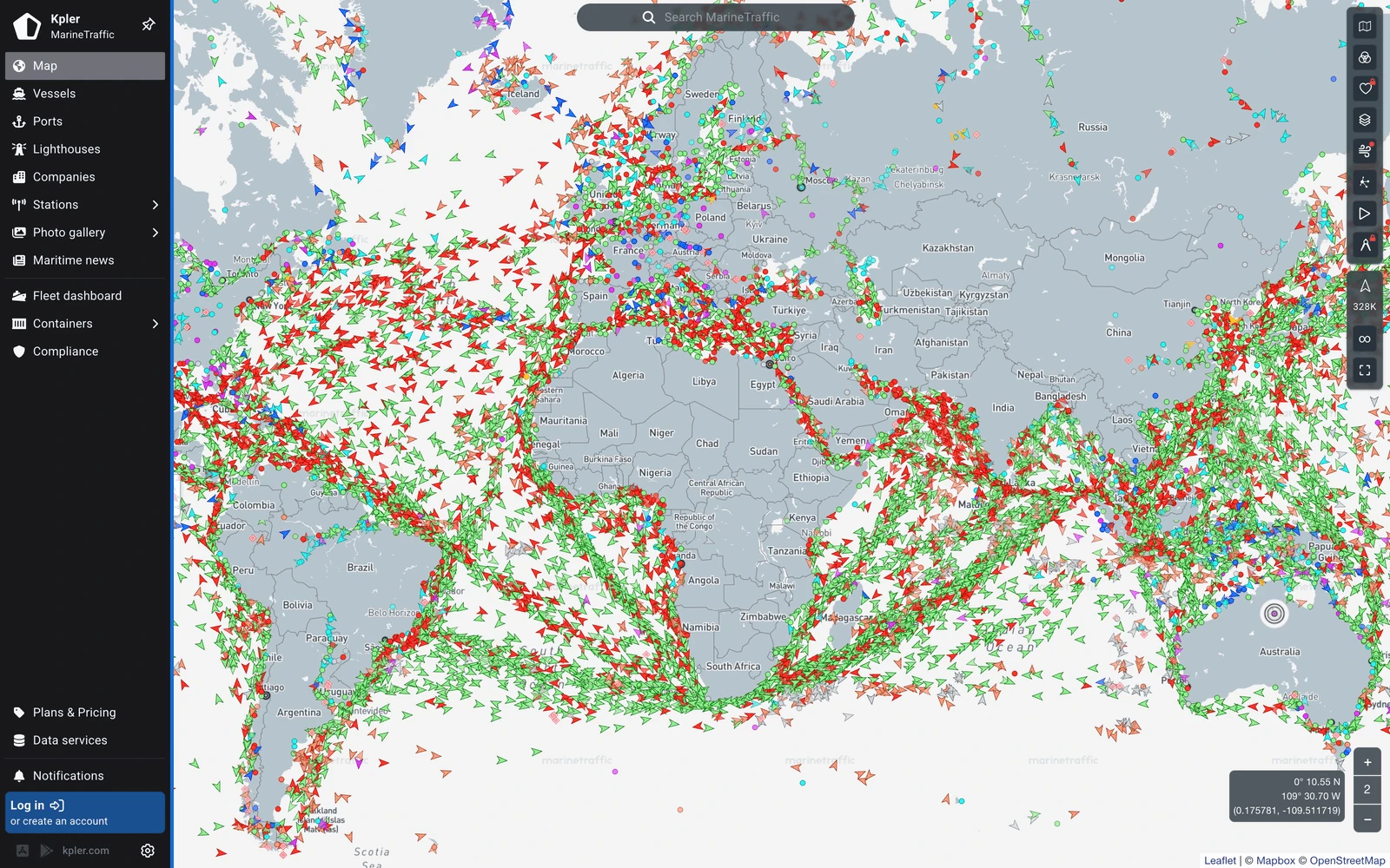 Top screenshot of MarineTraffic.com